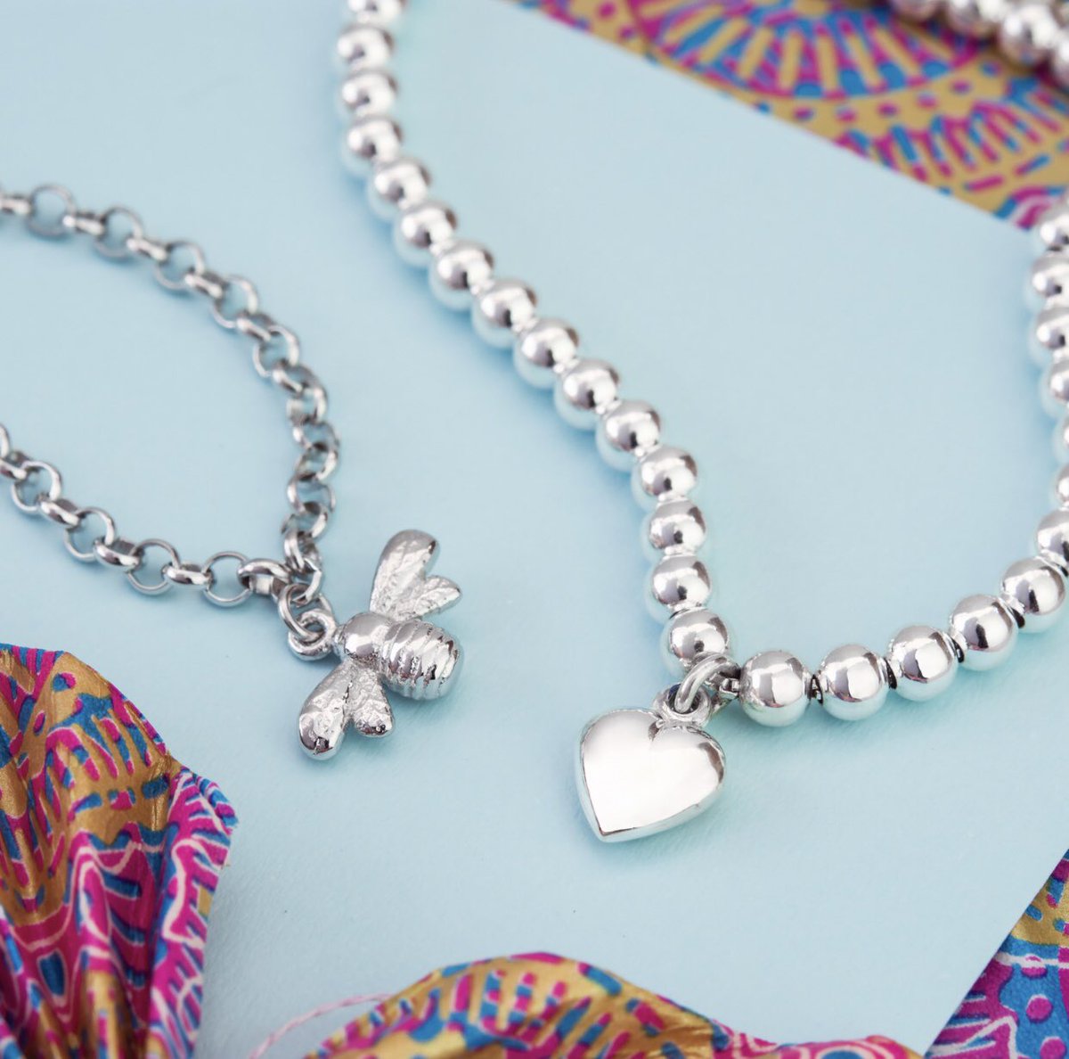WIN the beautiful bee necklace ❤

✔ Retweet this post 
✔ Follow John Greed on Twitter 

*We have posted this competition across all our social channels and ONE winner will be picked at random from them all. Competition ends 31st of March at 12pm. GOOD LUCK