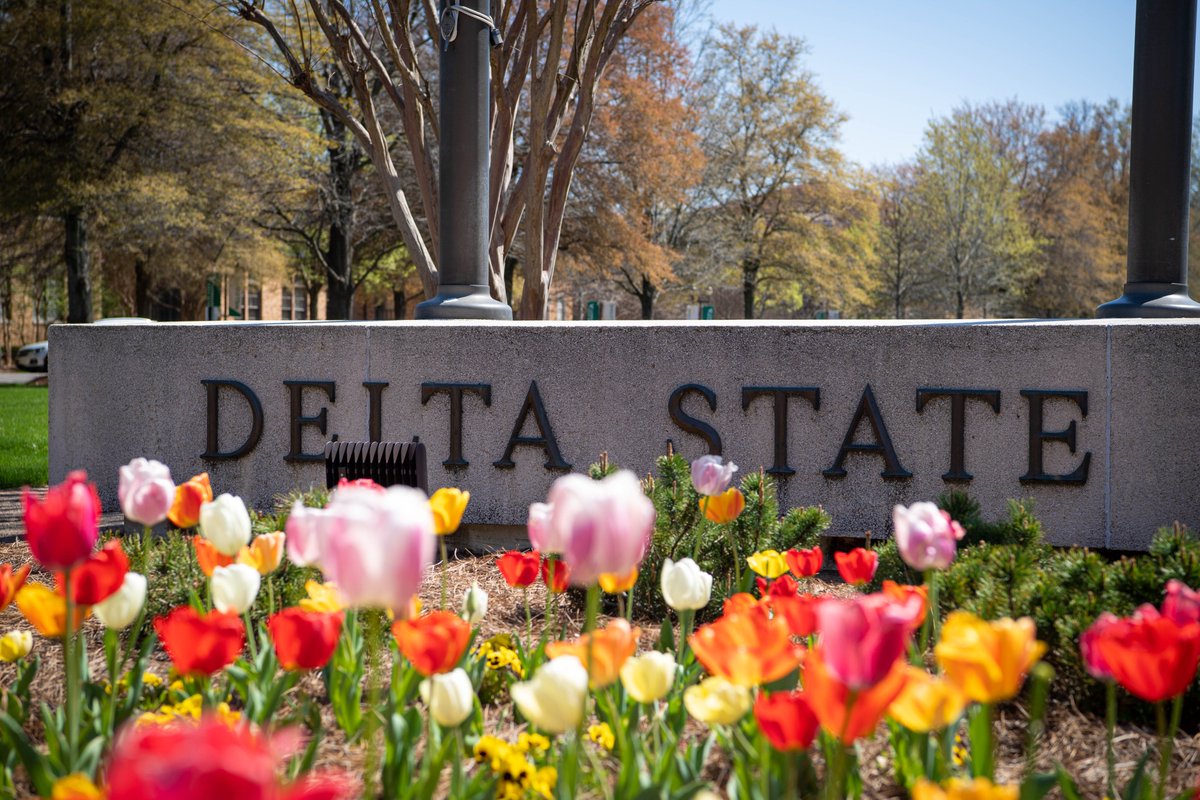DeltaState's tweet photo. We 💚 a #greenfriday even more with weather like this 🙌 https://t.co/eH8JThn6Qs