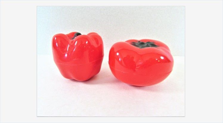 EtagereAntiques's tweet photo. Red Tomato and Pepper Salt and Pepper Shakers #vintage #saltandpeppershakers #vintageshakers #saltshakers #collectible #Tomato #pepper #redshakers #veggies https://t.co/X4BVQiq42V https://t.co/KGjWFqntcA