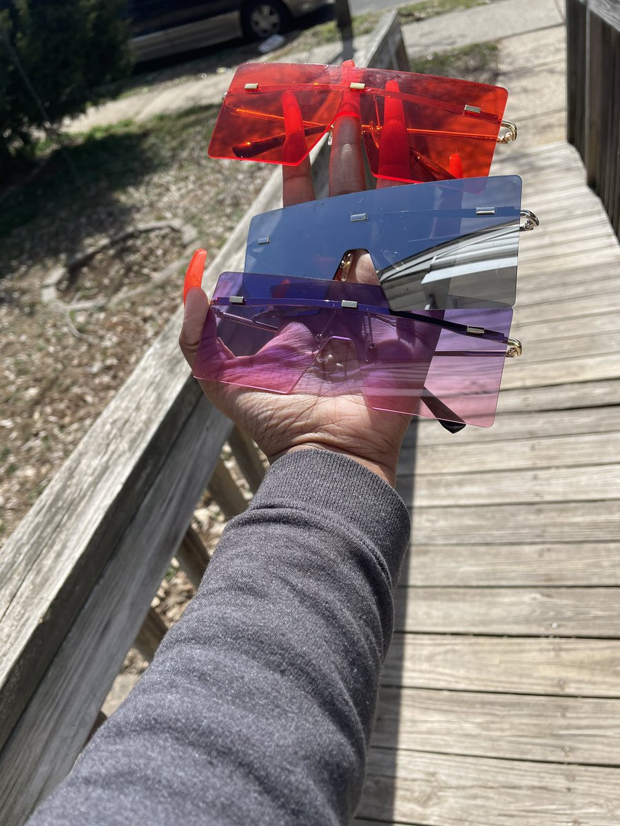 BabeBossed's tweet photo. It's the sunglasses for me☀️🕶, if you a baddie don't be caught without these this summer. link in bio.💋 https://t.co/7YeIK6ZI4Y