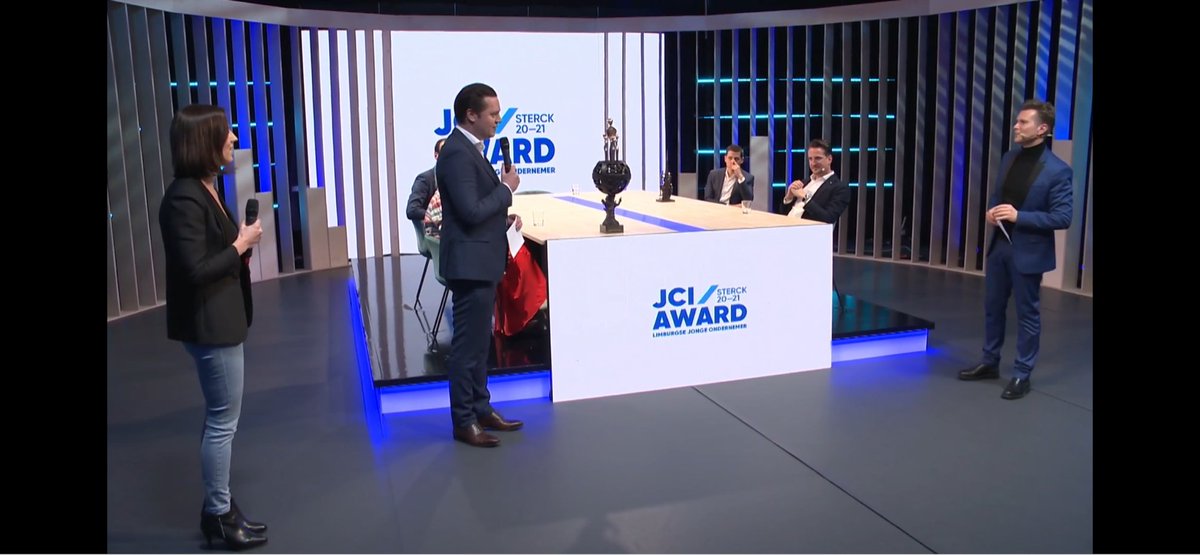 Vanavond zagen we van op de eerste rij hoe <a href="/wouteru/">Wouter Uten</a>  jong ondernemer van het jaar werd. Hij mocht zijn prijs in ontvangst nemen uit handen van onze voorzitter <a href="/TomVandeput/">Tom Vandeput</a>. Proficiat aan Wouter, de andere genomineerden en <a href="/JCI_Limburg/">JCI Limburg</a> voor de organisatie.