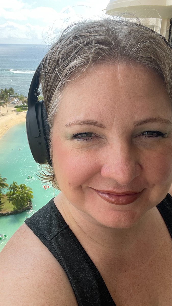BeckyPluth's tweet photo. Enjoying our Hawaii vacation. The boys finally arrived safely and @delta is doing their best to make it right. Both Jerry and Jason were helpful. Glad I didn’t call them right away. #training Lesson- always wait 24 hours before giving feedback on a session, keynote, game etc. https://t.co/wUAJQBo1TN