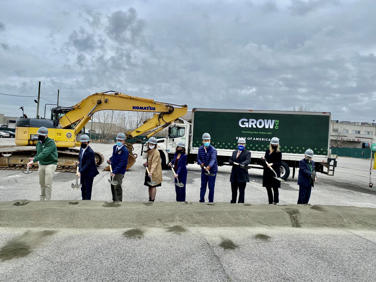GrowNYC's tweet photo. Today, we celebrated the groundbreaking of the NYS Regional Food Hub with the City, @NYCEDC, @EmpireStateDev, and elected officials! Located in Hunts Point in the #Bronx, The Hub will increase GrowNYC's capacity to benefit local farmers and underserved New Yorkers. https://t.co/mOfUVNBcvc