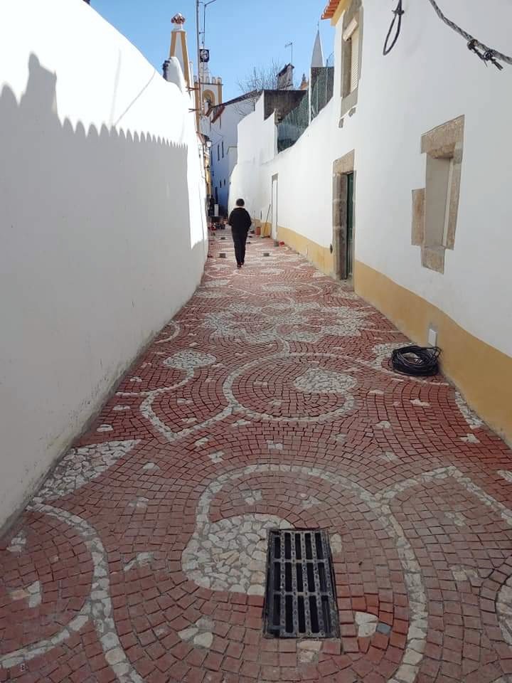 Mais uma obra artística dos calceteiros Gafetenses, desta feita em Nisa.