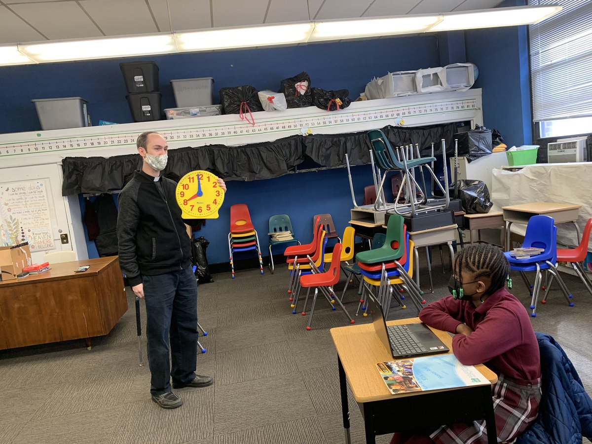 SaintFrancisXa3's tweet photo. We just love visits from @FrCusick ! 🥰 #CCAjoy #CCAleaders #TerrificTuesdays #tellingtimeTuesdays https://t.co/IIzLIUJPlC