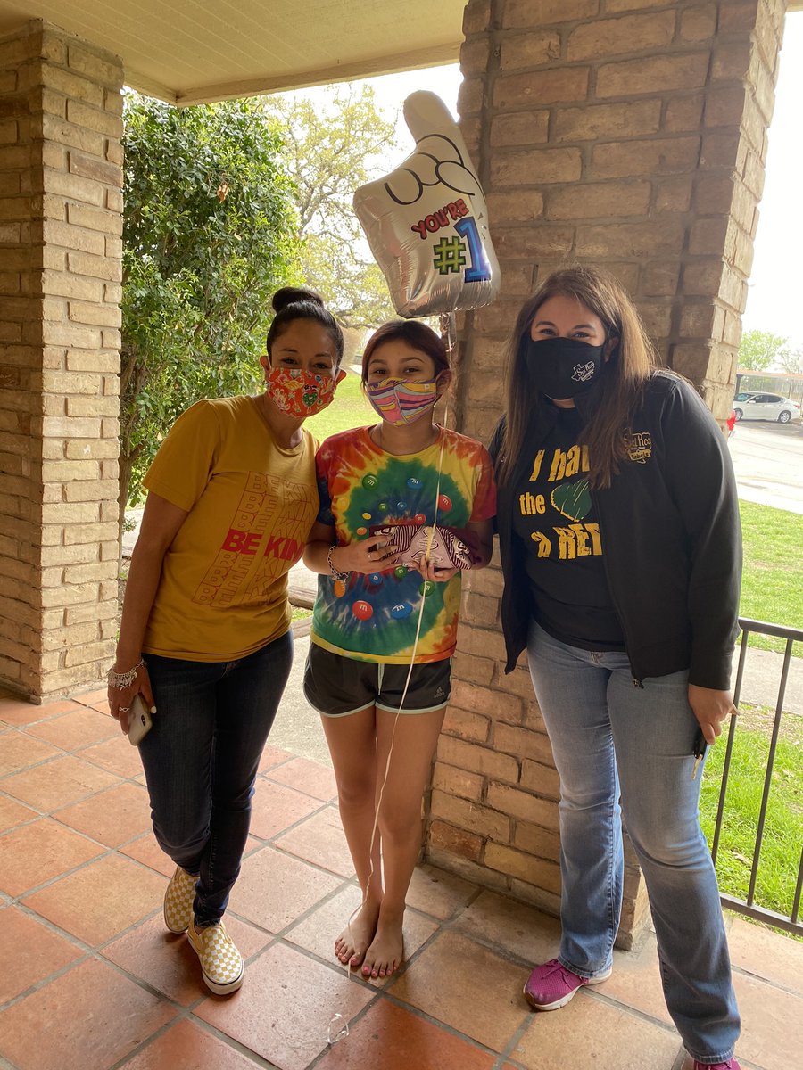 gamy269_amy's tweet photo. My cup runneth over! Today we visited and congratulated our Scholars who applied and were accepted into NISD magnet schools. #TheirSmiles #MySoulNeededThis #SelfCare @NISDRoss @cgmorenoNISD @NISD_AVID @AVIDExcel https://t.co/XCQjDmpP9n