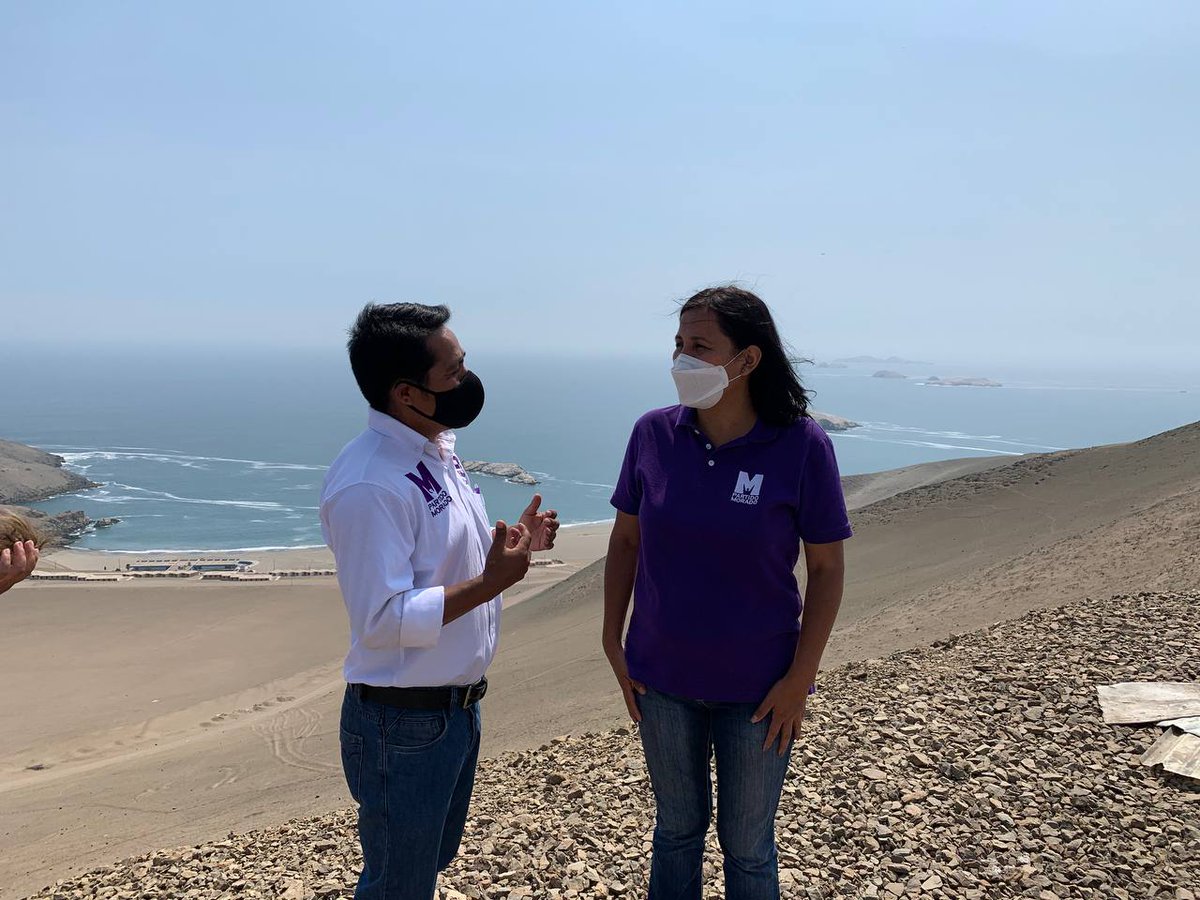 FlorPabloMedina's tweet photo. Junto a @EdinsonLagunes #26 de la lista por Lima Metropolitana del @partidomorado, difundiendo las #PropuestasMoradas y escuchando a las vecinas y vecinos del AH. Mujeres por un país mejor del distrito de Santa Rosa. 
#LaVice #MujerYMaestra #ConTerquedadDeAncashina #VotaMorado 💜 https://t.co/j4TzMKkmut