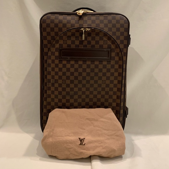 Miss_JOLI's tweet photo. So good I had to share! Check out all the items I'm loving on @Poshmarkapp #poshmark #fashion #style #shopmycloset #tiffanyco #louisvuitton: https://t.co/sAtue9NYZd https://t.co/Yok0Gu2cqT