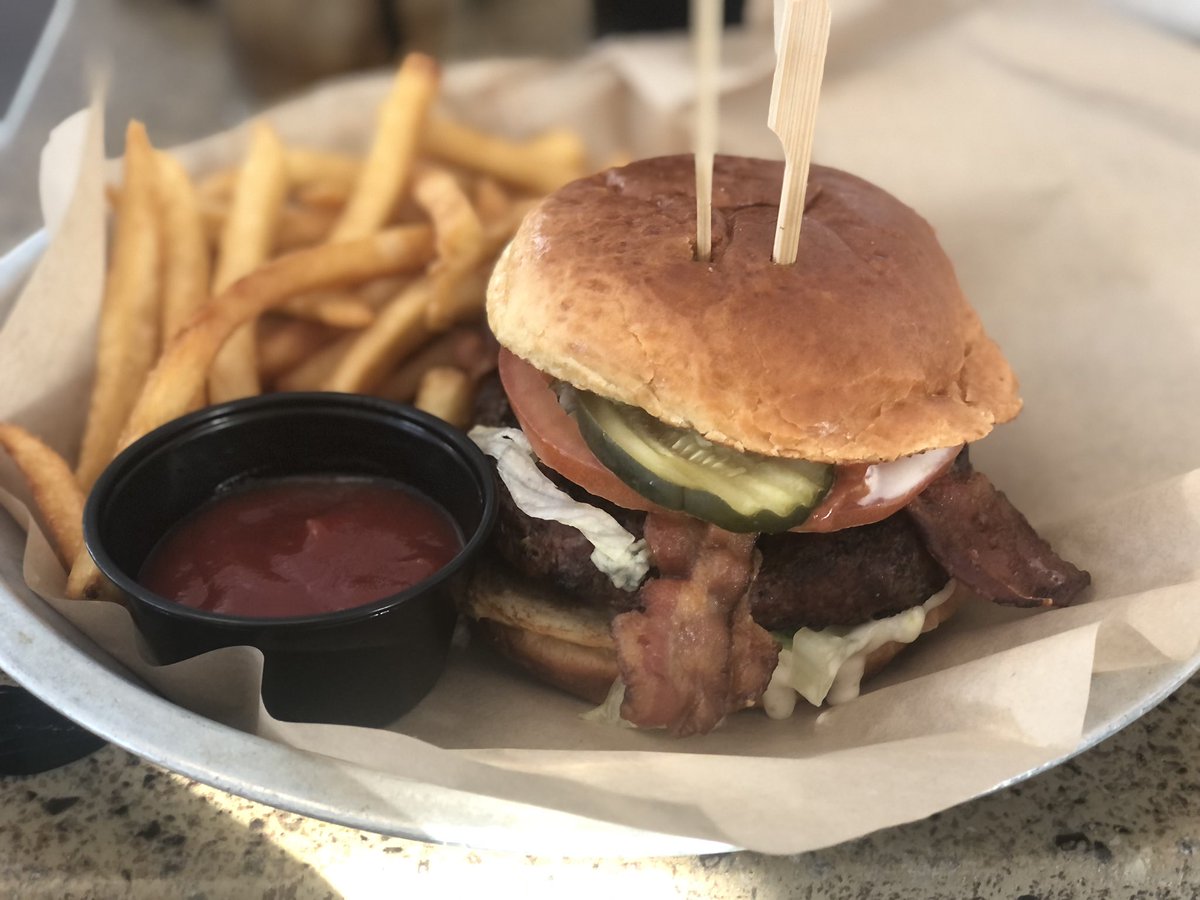 THEHYPERGATE's tweet photo. You can never go wrong with a black and blue burger #LazyDog #HyperEats #HyperGateMedia #CaliUnlocked https://t.co/iarZLUzyCR