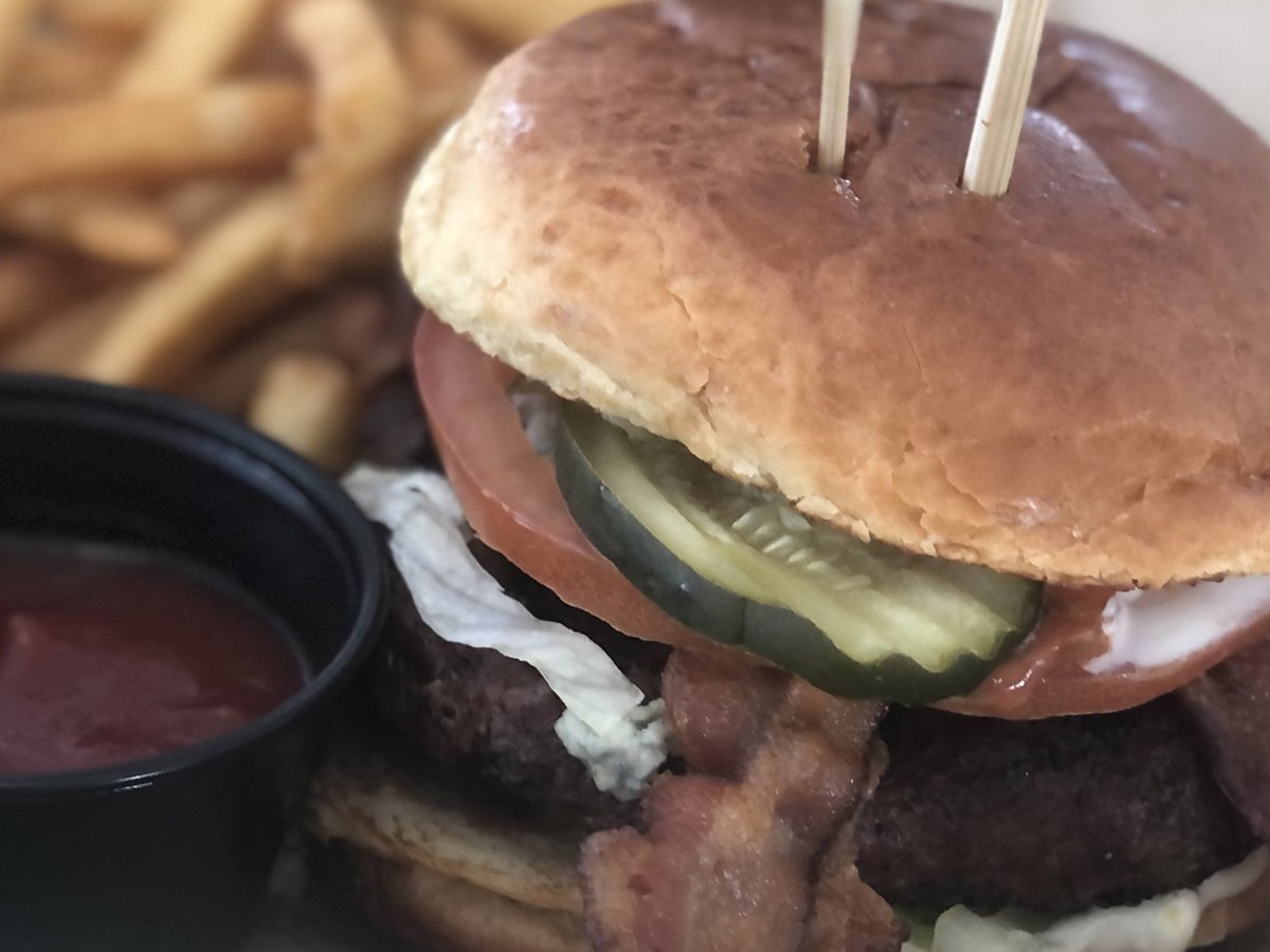 THEHYPERGATE's tweet photo. You can never go wrong with a black and blue burger #LazyDog #HyperEats #HyperGateMedia #CaliUnlocked https://t.co/iarZLUzyCR