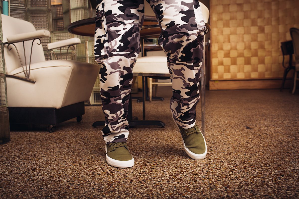 Chefwear's tweet photo. We can't see 👀 why you would love these pants.
#CamoChef #CamoChef #CamoPants #ThanksItHasPockets #IncognitoChef #CookingTogether #YourJourneyOurWear #ChefWear #KitchenPerformanceApparel #ChefPerformanceApparel, #CulinaryPerformanceApparel #ChefLife #ChefFamily https://t.co/TqHtsxSz7f