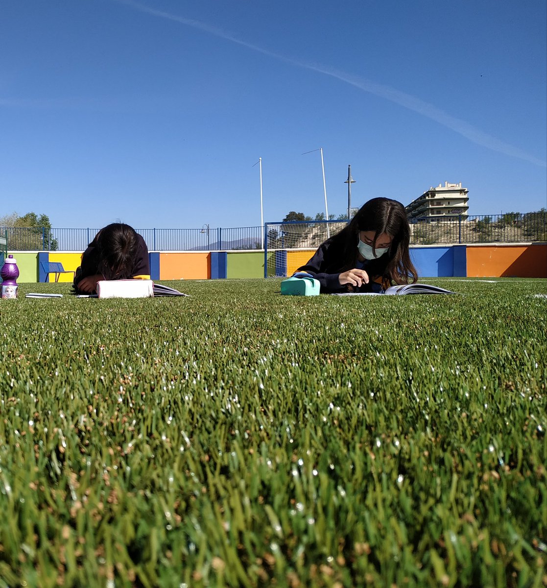 Honojusmun's tweet photo. Matemáticas al aire libre en @Novaschool_es #MedinaElvira, de esta manera las fracciones se ven más fácil.
#educationforlife #Maths https://t.co/QAcwxiZO6M