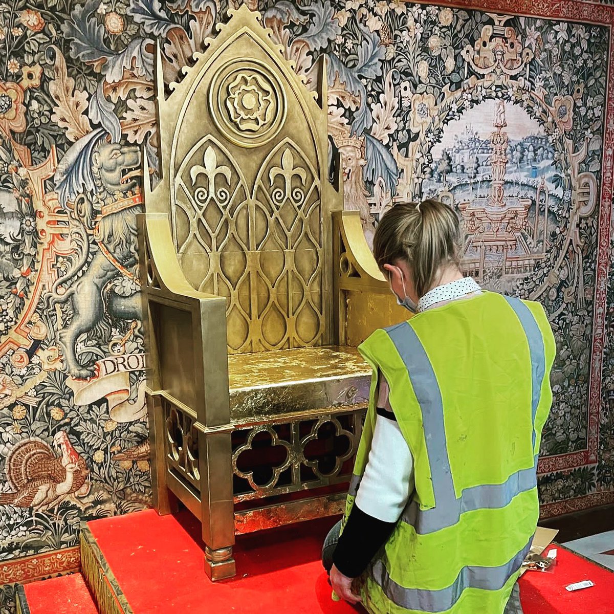 RebeccaBrower's tweet image. I seem to spend my life gold leafing.......#loadin #doctorwho #timefracture #immersivetheatre #bbcstudios #immersiveeverywhere #setdesign #productiondesign #thrown #elizabethan @dwtimefracture 
.
.
Photo curtesy of Zoe Snow @gbeventsandtheatre.
.
.
Spot the Tardis....