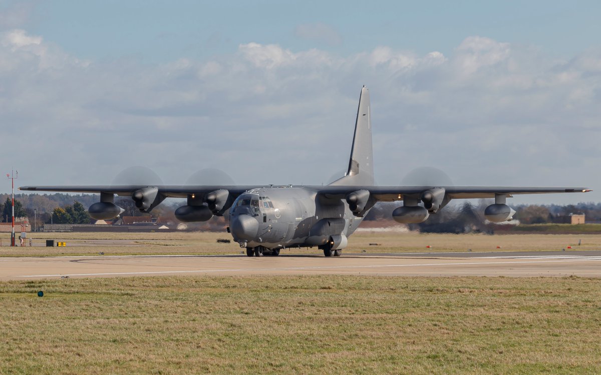Andy007_SR_A's tweet photo. 🇺🇸#USAF
13-5778
MC-130J Commando II
#352SOW
"Full-Stop" RWY29
@RAFMildenhall
🗓️: April 2019 https://t.co/jbv1DRVonY