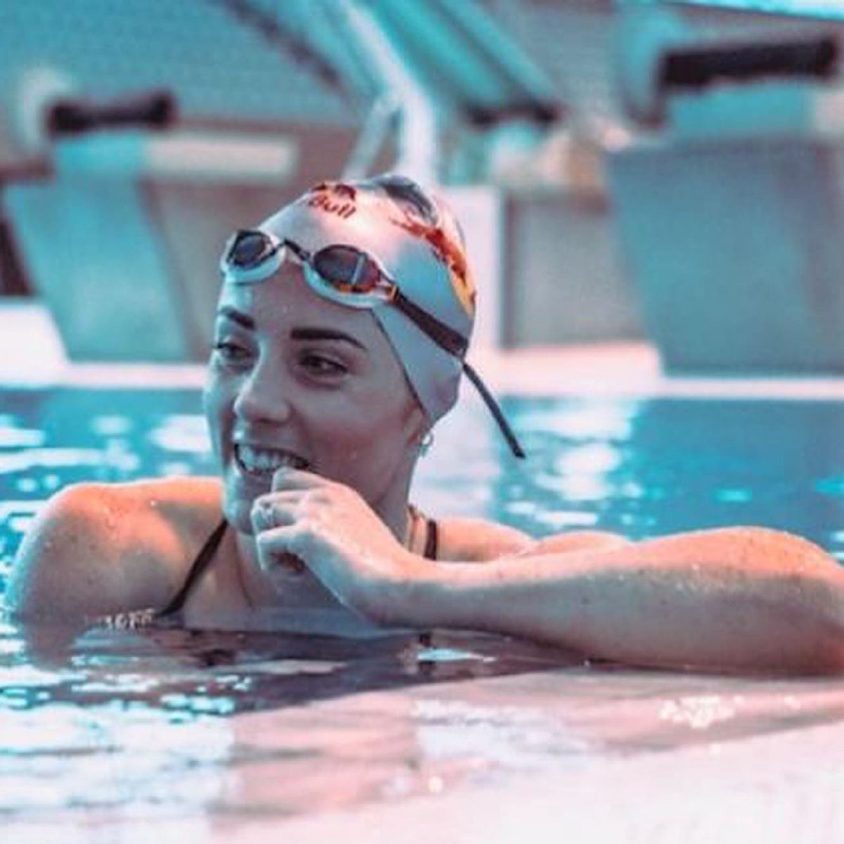EppingForestSC's tweet photo. Meet Lucy Charles-Barclay, one of EFDSC’s Elite Athletes. Lucy has been training at the LAC to prepare for Olympic trials in April, where she will be competing in the 1500m freestyle representing Epping forest district swimming club! 💛🖤 https://t.co/NGSYG1j5HD