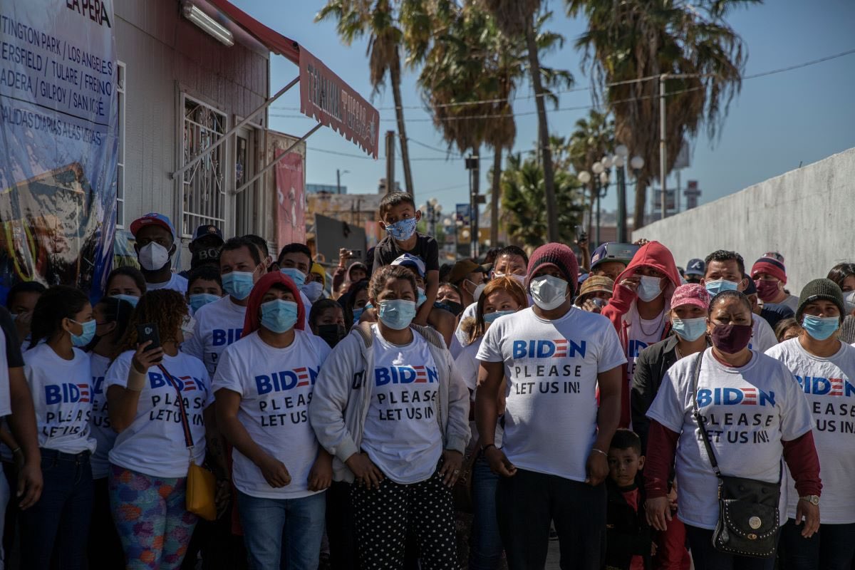 Remember when Democrats told us WE needed to wear a mask between bites of food? 

Then they allow 1000’s of untested Covid illegals into USA. 

They want to see how far they can push us. Who isn’t playing their game anymore?

Me 🙋🏼‍♀️ 

#BidensBorderCrisis #StopIllegalImigration