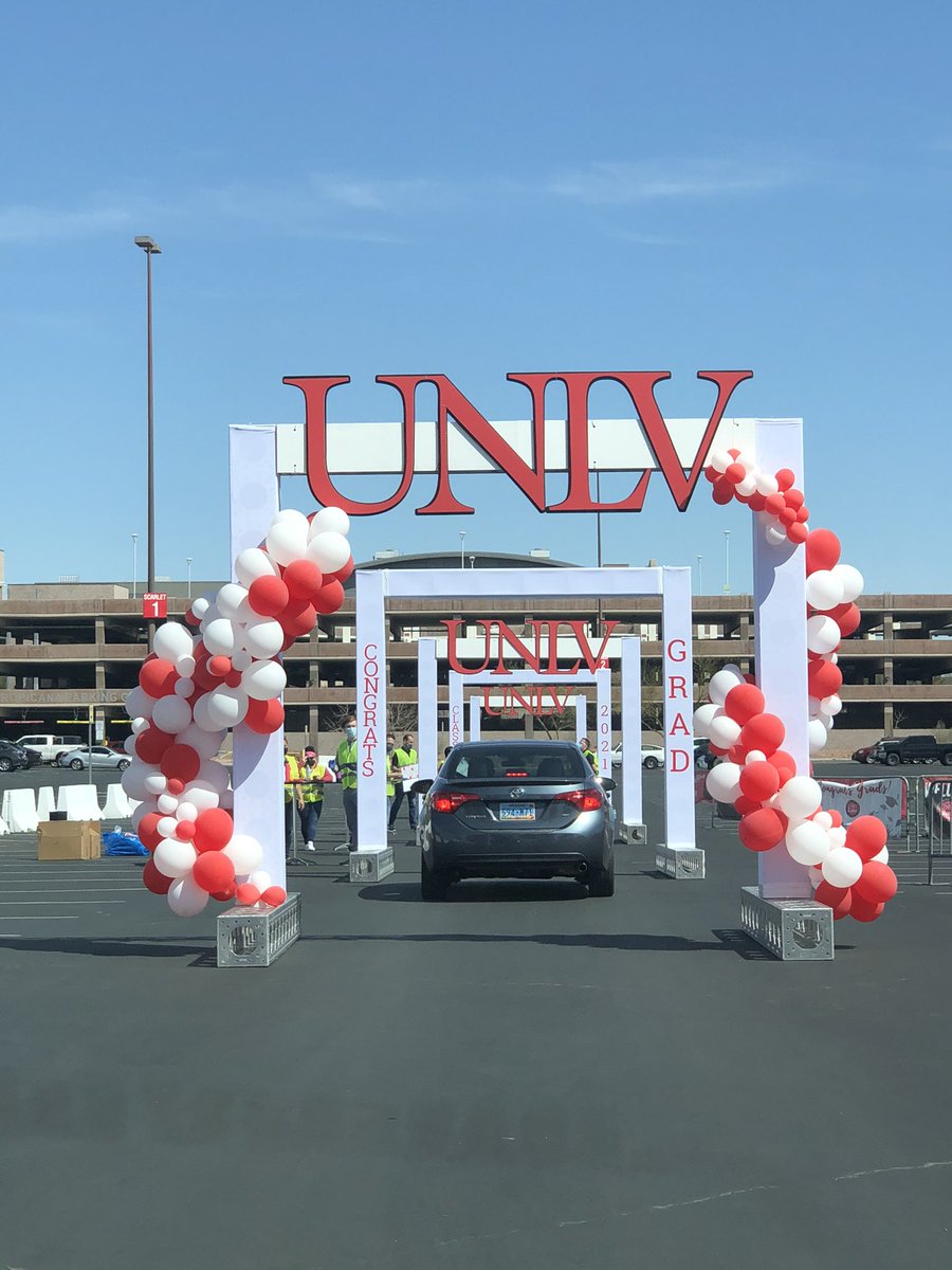 This was so cute! They did such a good job with the Senior Send-Off! 🖤❤️ Thanks @unlv ! ❤️🖤

#unlv #seniorsendoff #graduation2021