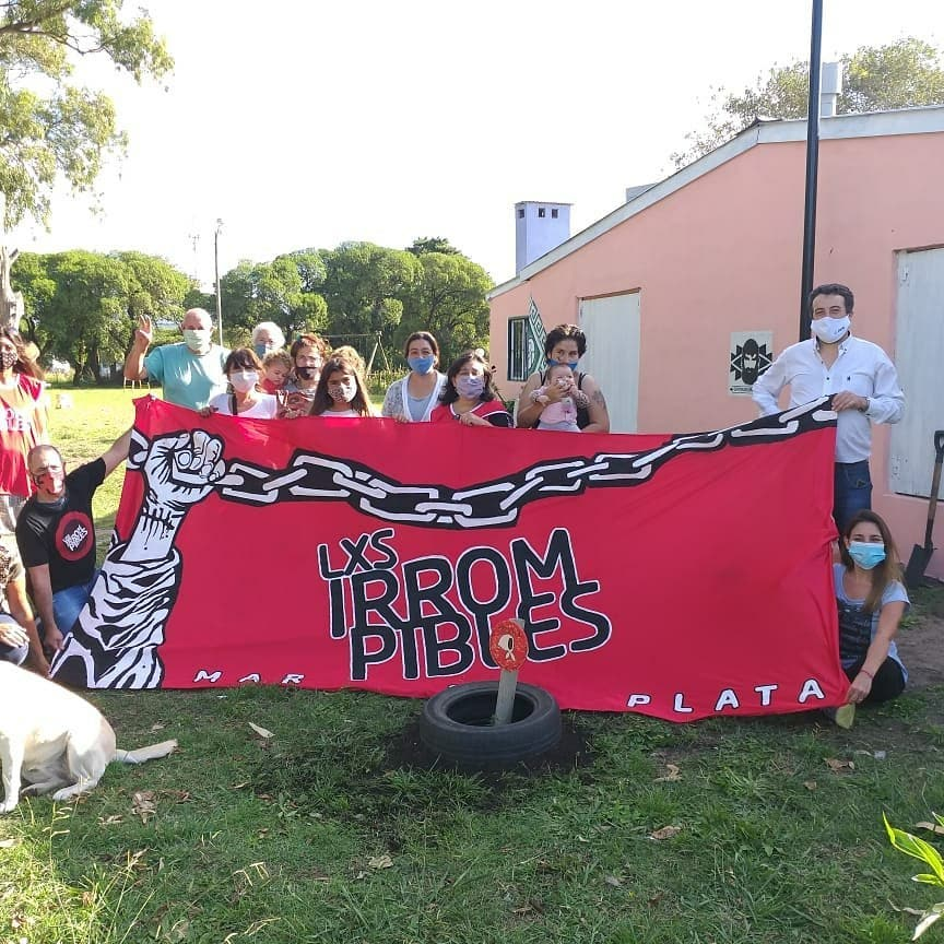 Irrompiblesmdp's tweet photo. Este 24 de marzo en Mar del Plata #PlantamosMemoria, sembramos futuro 🌱
Fotos de nuestros espacios comunitarios en los barrios Las Dalias, Autódromo y Ameghino.
#45AñosDelGolpeGenocida
#son30mil
#NuncaMas https://t.co/vA9USF2znS