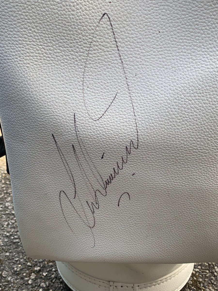 Tim29DBC's tweet photo. @WestwoodLee Hi Lee, I have an old bag of yours I bought at a Charity auction in Leeds about 18/19 years ago in favour of a Worksop children’s charity . I’ve never had the guts to use it!. I wondered if you wanted it to auction again? https://t.co/kcPGYR5frL