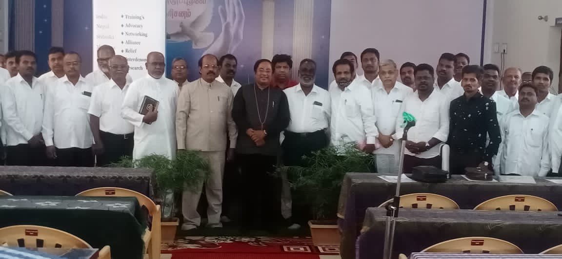 GCMF_INTL's tweet photo. #CommunityTrainning at Hosur thanks to Pastor L Joseph for hosting the event, around 150 Christians Ministers were benefitted. Such an Honour to have our #GCMF leaders, Founder &amp; CEO #Bishop @jensonjebaraj &amp; @NehemiahHRD Co-Chair Special thanks #GCMFKrishnagiri&amp;DharmapuriChapter https://t.co/dONafzGTQb