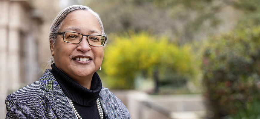 UofSC_CAS's tweet photo. @UofSCHistory professor Valinda Littlefield has made it her life's work to tell untold stories of women who shaped South Carolina and beyond.

Without remembering the role women played in history, she says, "you're not providing accurate history." 

➡️ https://t.co/6meNXJotrm https://t.co/VJJBAJWXRz