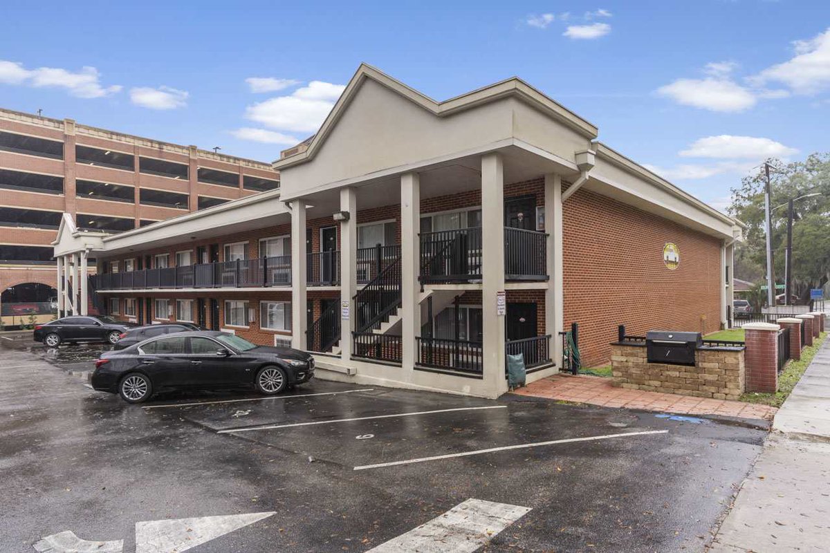 LisaMCalvert's tweet photo. I am looking for a buyer for 405 Dunwoody Street # 30 #Tallahassee #FL  #realestate https://t.co/JDAgw0gf97 https://t.co/2QzvFRreM6