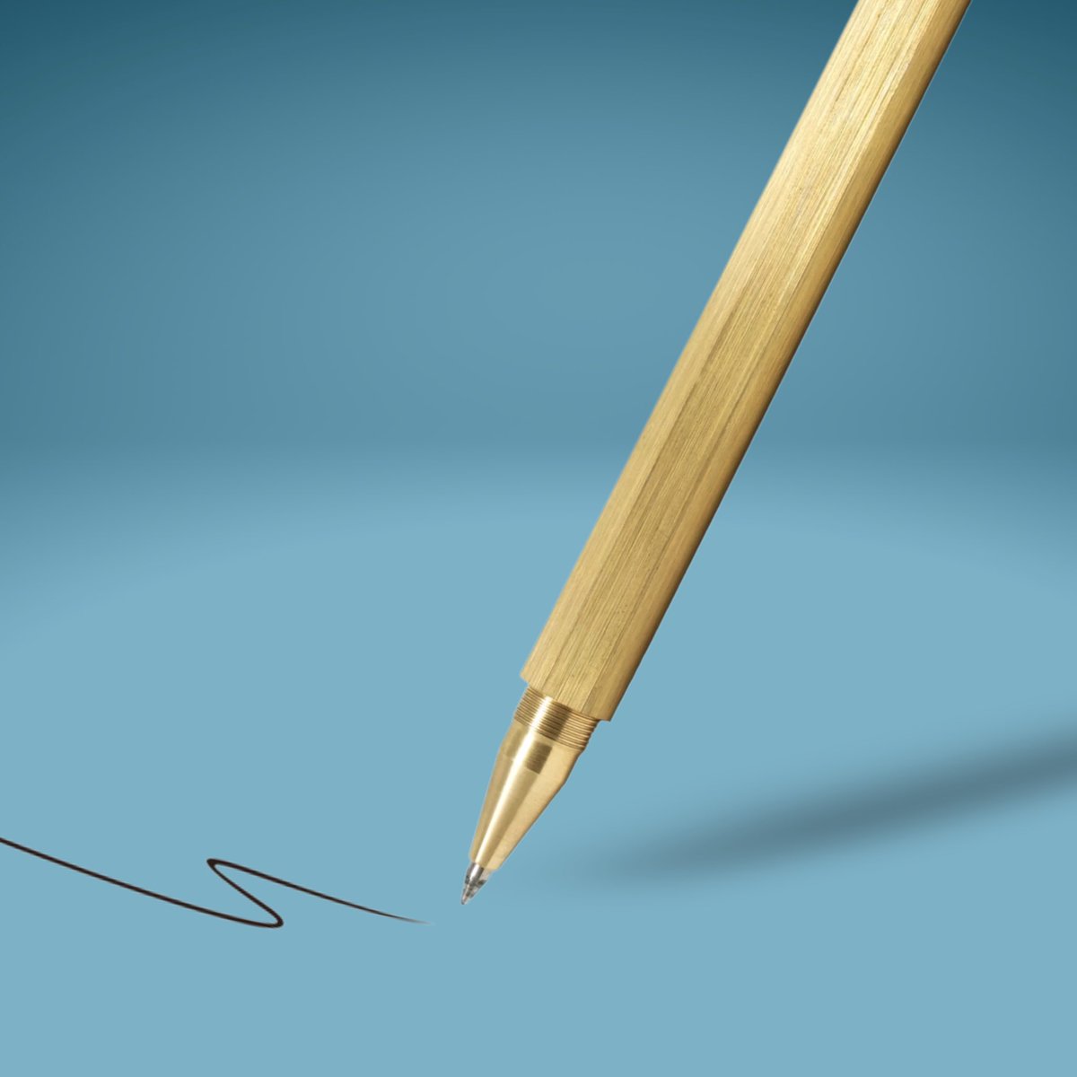 FennecGear's tweet photo. The Fennec Gear Brass Pen - the new centerpiece to your workspace.

#fennecgear #workfromhome #workspace #toolsforworking #minimalist #minimalism #minimal #desksetup #desktools #desksetup #pen #custompen https://t.co/wd0l5K9IIr