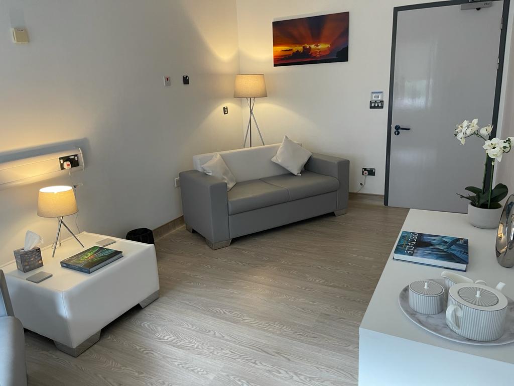 care_iow's tweet photo. Introducing ED’s new fully furnished relatives room. We designed a tranquil space with relatives in mind 
‘You said, we did!’
@ChiefExecIOWNHS @KirkWard_NHS @IWPtExperience 
@JoeSmyt60600237 https://t.co/ghhLNjcpXE