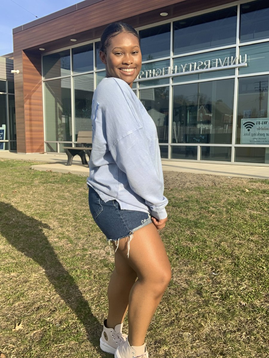 YTownStatePINK's tweet photo. Obsessed with the varsity crew!! ๐ So comfy on those perfect spring days ๐ #PINKSponseredReps @VSPINK https://t.co/PpoLnTNOpy