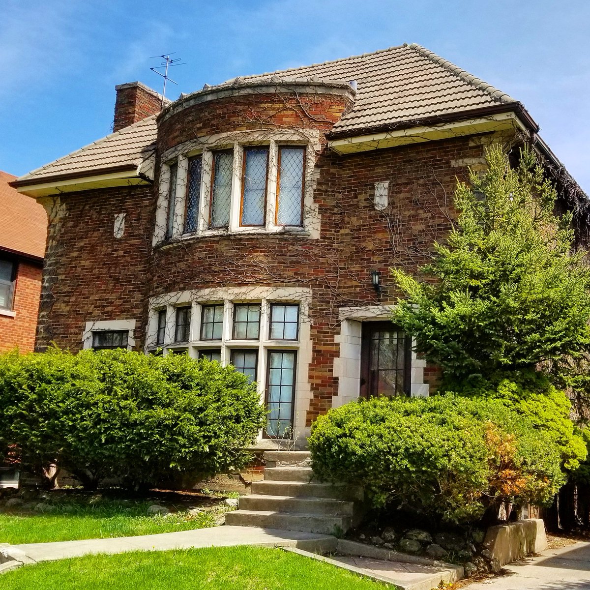 chicagoletching's tweet photo. It's a sellers market! Thinking about selling your home this spring? I can help you with that.☀️🏡🍂🤗🕍🍁🏢🌾🏘️☘️🏠🌷🏰🌲🏚️ #architecturephotography #sellyourhome #Sell #SpringIsThePerfectTimeTo #RealEstate #Chicago #realestateagents #walking https://t.co/z5IGMMOnoT