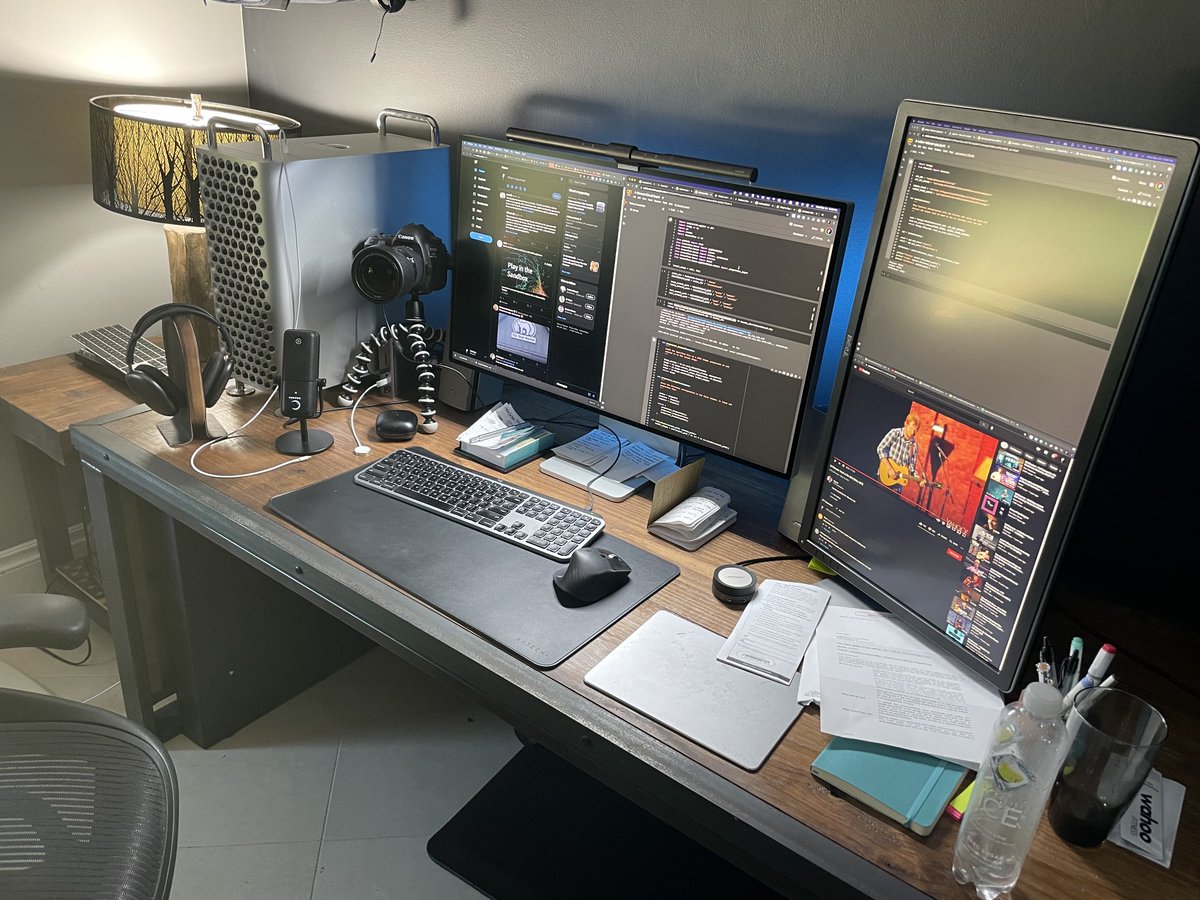 svpino's tweet image. 2021 setup.