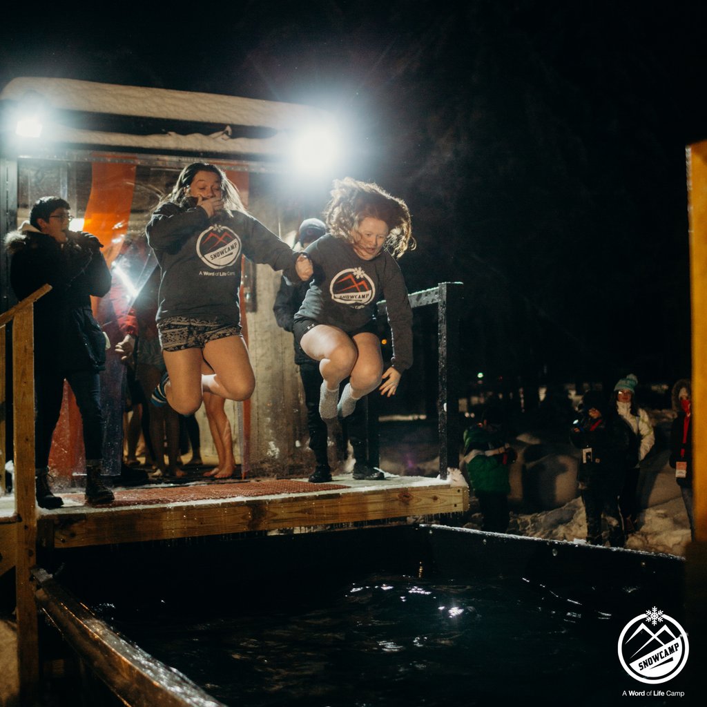 WOLSnowcamp's tweet photo. Polar plunge☃️  ❄️ https://t.co/a4y97E1wJs