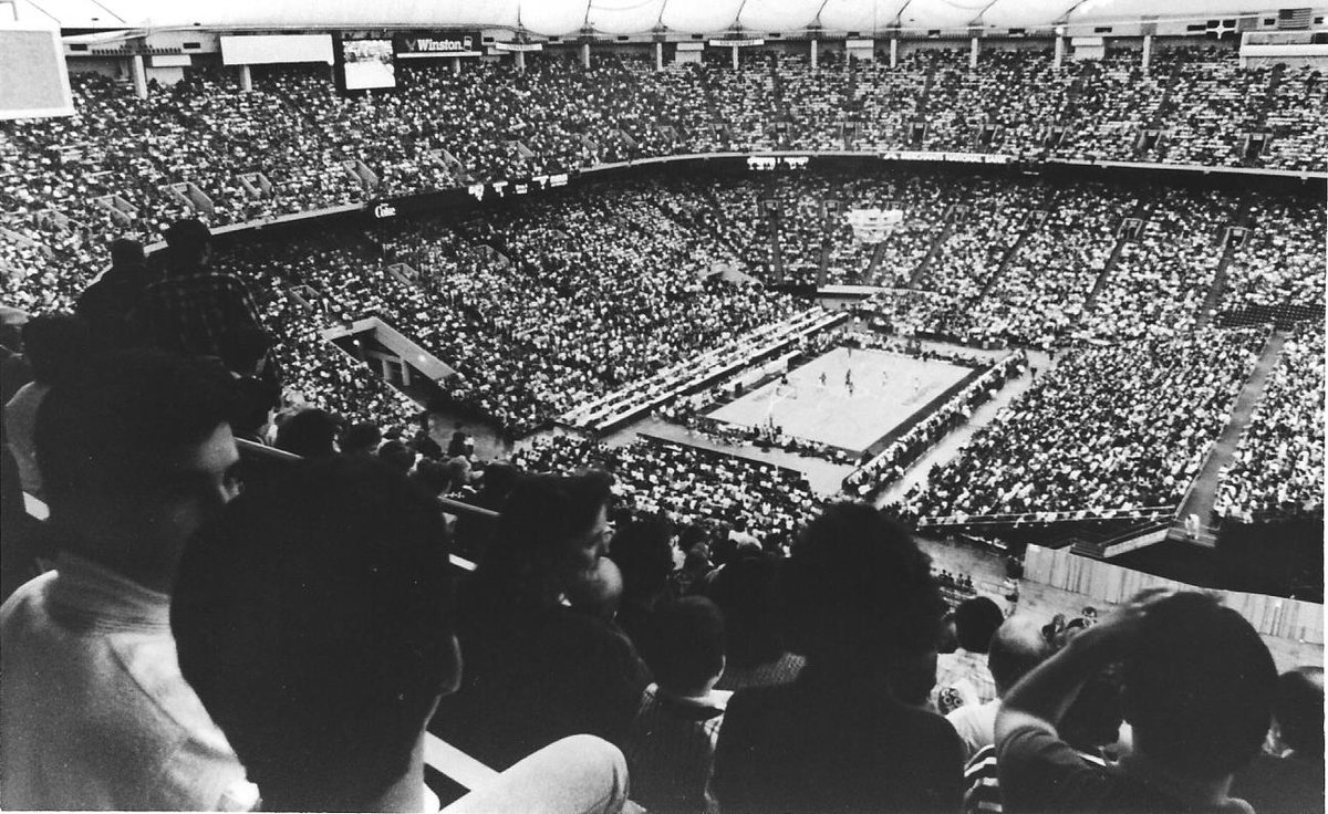 HoopsHall's tweet photo. 31 years ago today, a world-record crowd of 41,046 spectators attended the 1990 @IHSAA1 boys basketball state championship game.

Damon Bailey led @BNLAthletics1 over @cminutemen as a storybook ending to Bailey's legendary high school career.

Were you there? #HoosierHysteria 🏀 https://t.co/NboQ6JZA5a
