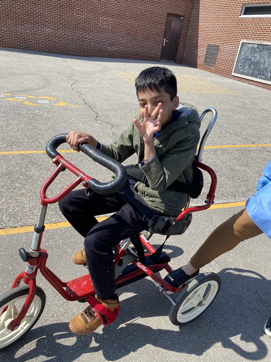 misspfarnham's tweet photo. Thank you @Cowpernicus for getting this Harley of a bike for our GAINS students! They absolutely loved it today! @APSMustangs! Wear your crazy socks on Friday with us to celebrate World Down Syndrome Day! #specialeducation #outdoorlearning https://t.co/srE4IsA7VW
