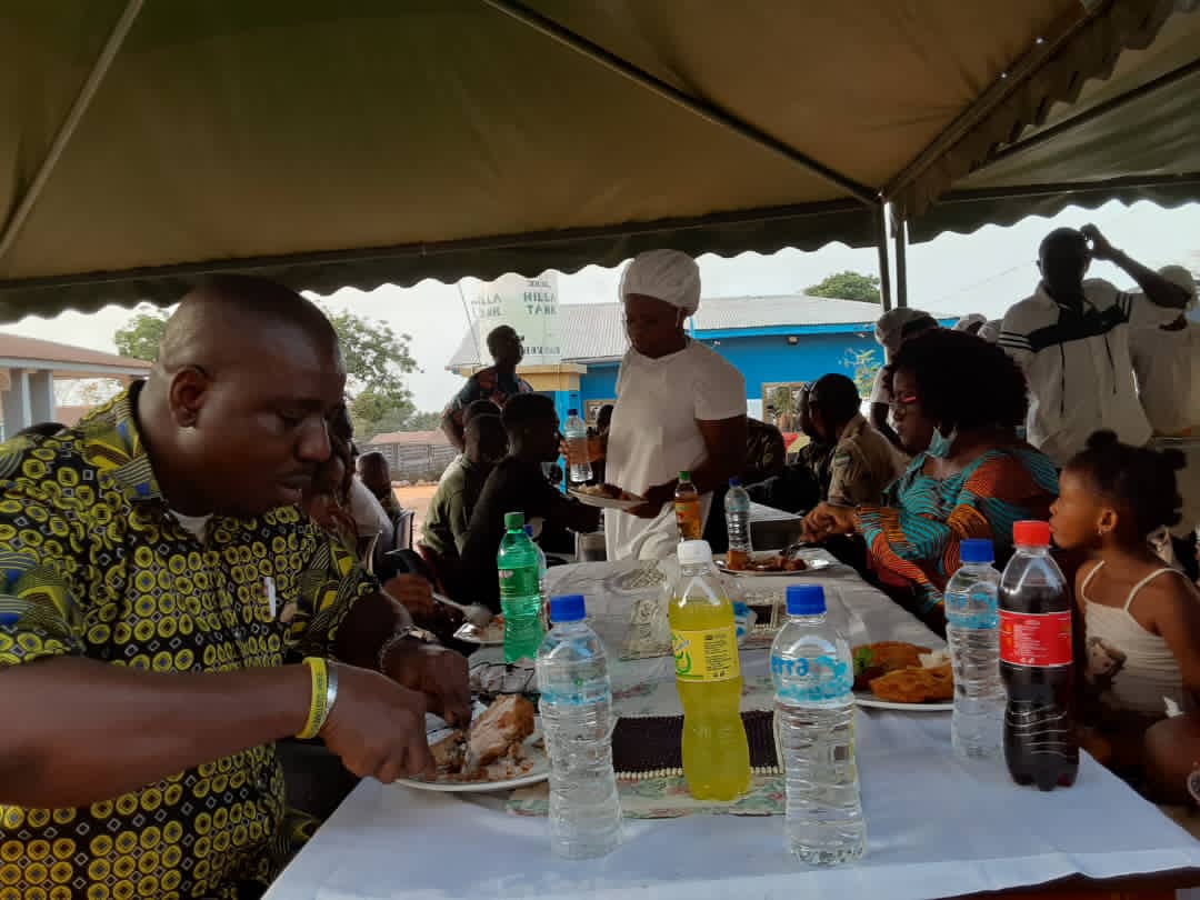 sl_sdf's tweet photo. Invited guests of #SDFSierraLeone grantee, #AFTEC taste the scrumptious meals prepared by #AFTEC students. #Freetown #skilldevelopment #handsontraining. @worldbank #cookingclass #human #capacity https://t.co/kSapBVXGuA