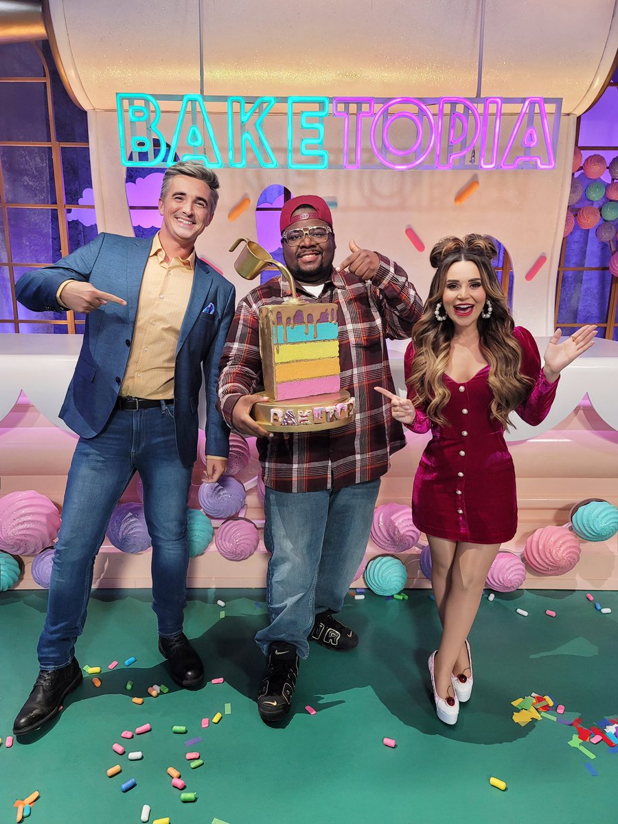 BaketopiaHBOMax's tweet photo. Meet our Cake Council! Host and judge @RosannaPansino is joined by @CakesByTimbo &amp; @DonalSkehan to taste and critique each dessert! 🍰

Stream full season starting tomorrow, March 25th on @hbomax! https://t.co/OE1HaVRxQ6