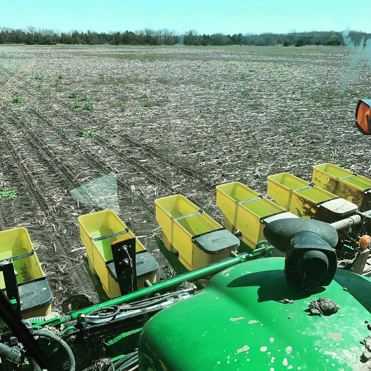 prosouthag's tweet photo. Our team worked hard this weekend! Putting in over 70 plot entries across 4 locations while trying to beat the incoming rain. These plots as well as many others scattered across the state will provide great data to assist with your 2022 seed decisions! #plant21 🌽💪 https://t.co/N5kRAEyivY