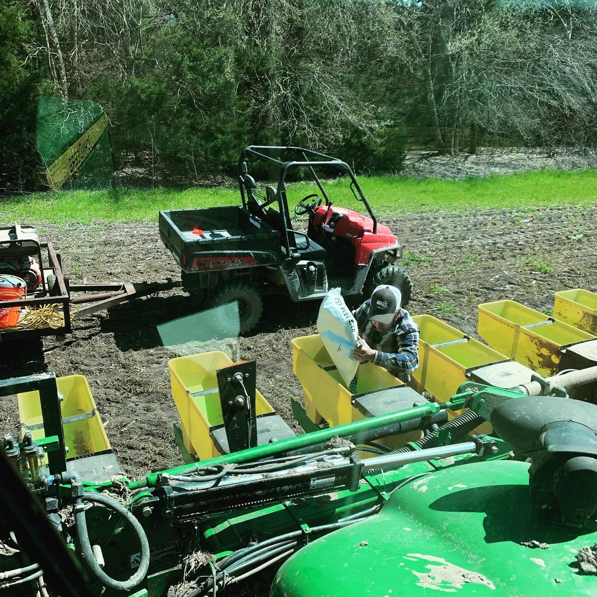 Our team worked hard this weekend! Putting in over 70 plot entries across 4 locations while trying to beat the incoming rain. These plots as well as many others scattered across the state will provide great data to assist with your 2022 seed decisions! #plant21 🌽💪