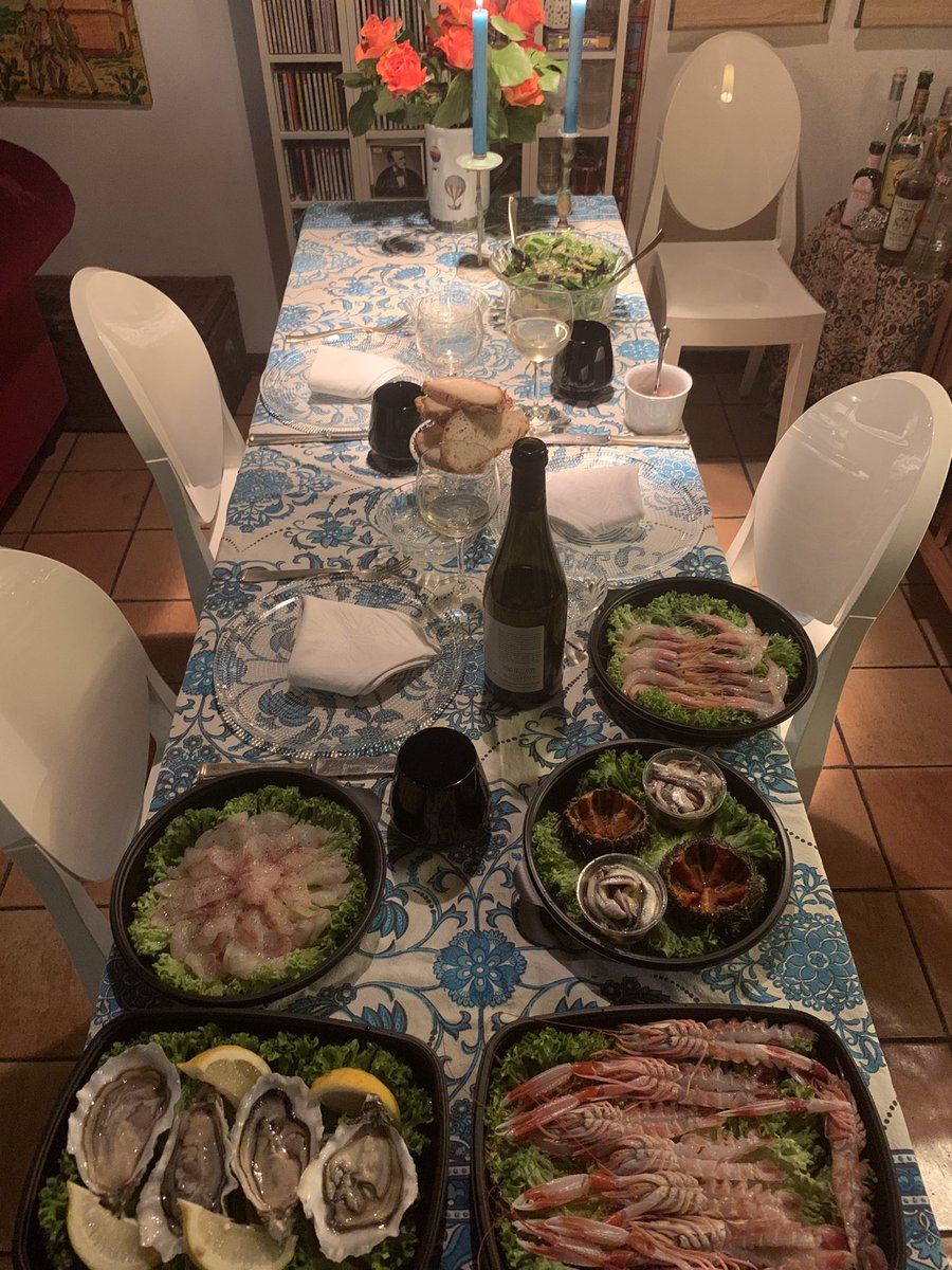 salottopapale's tweet photo. Zaide e pesce crudo, aspettando lo spettacolo dal vivo.
#TORzaide #Enotecalantidoto @OperaRoma https://t.co/QMpk94xcOn