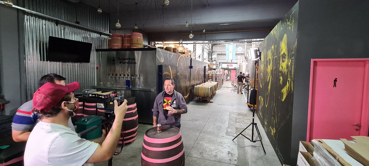 lupular's tweet photo. Estuvimos en ambas fábricas de @JuguetesCerveza y se viene un primer capítulo de la nueva temporada de @lupular bien #extremo https://t.co/u3zqwwI4UP