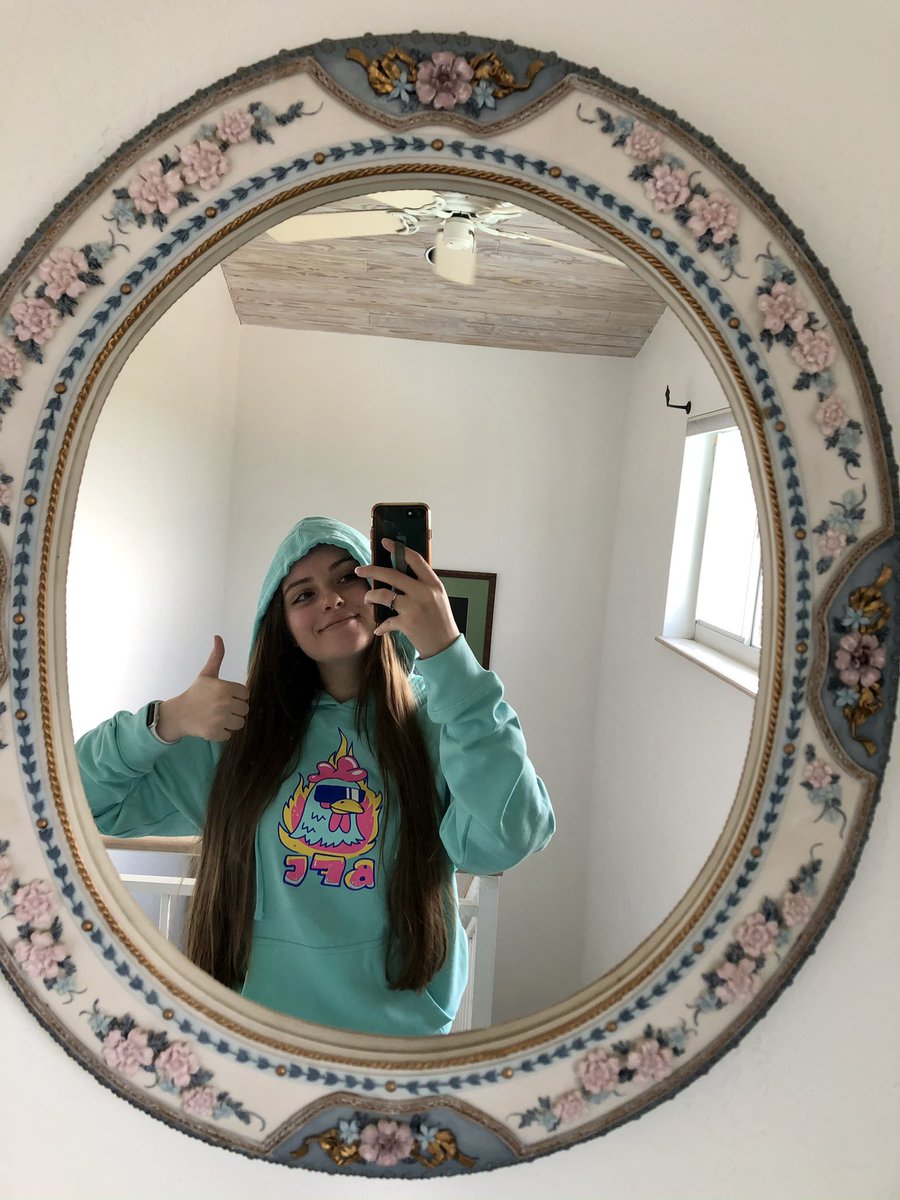 aelishyoung's tweet photo. Merch any merchers? @KYR_SP33DY https://t.co/rIXiBQ9K7C