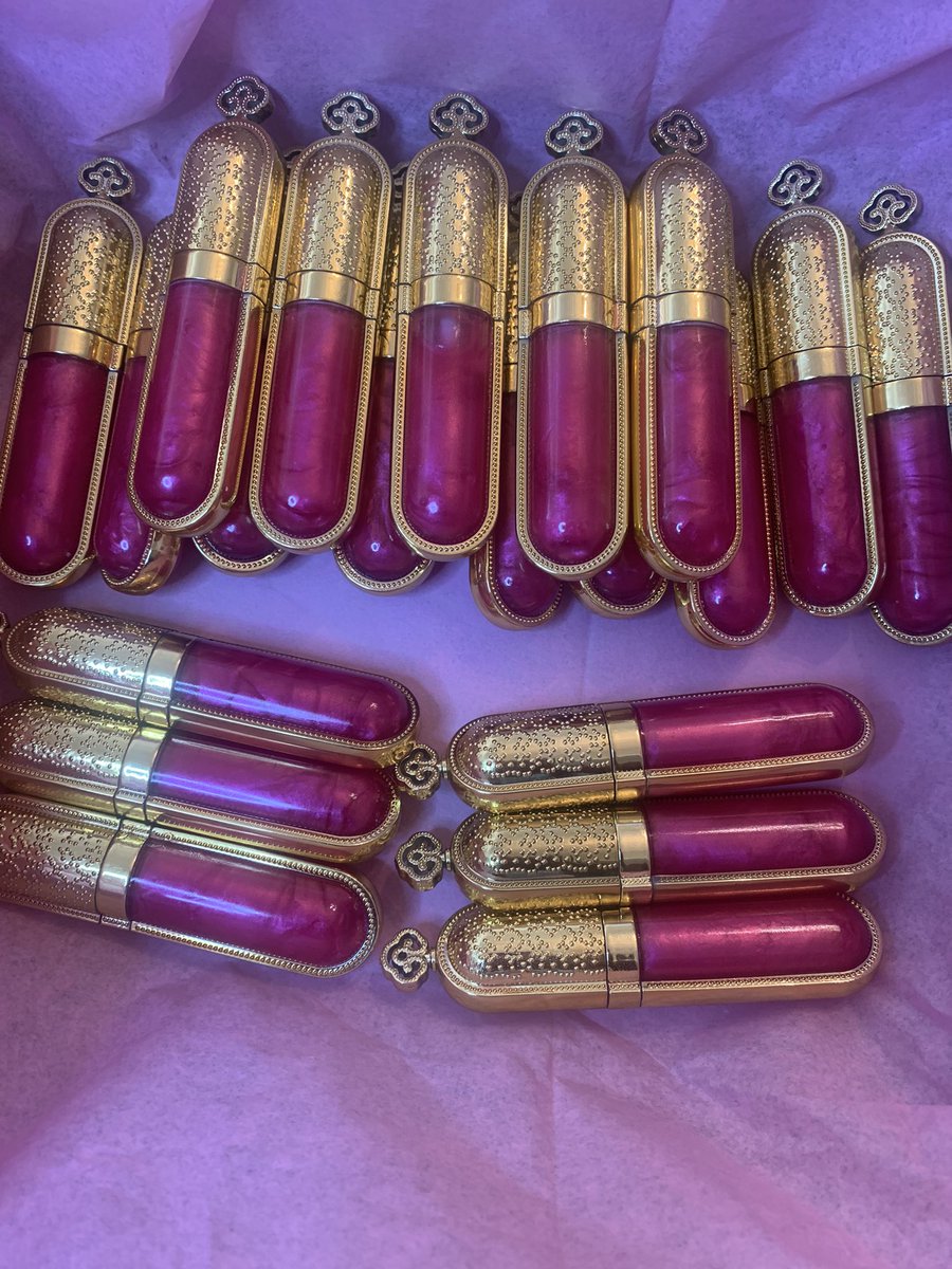 Nia’s Beauty Bar is NOW offering wholesale lipglosses. 
Shop now at niasbeautybar.org