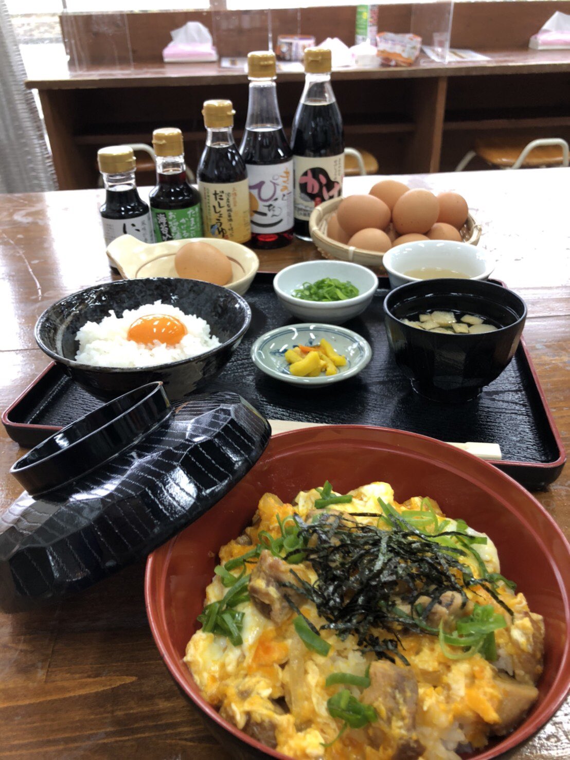 ラベンダーパーク多可 公式 春らしくなって来ました ガッツリ食べたい方にオススメ ごはん亭 卵かけごはん 卵もご飯も食べ放題 卵は播州地卵 お米は水が美味しい多可町産コシヒカリを使用 全国から取り寄せした種類以上のお醤油が人気の