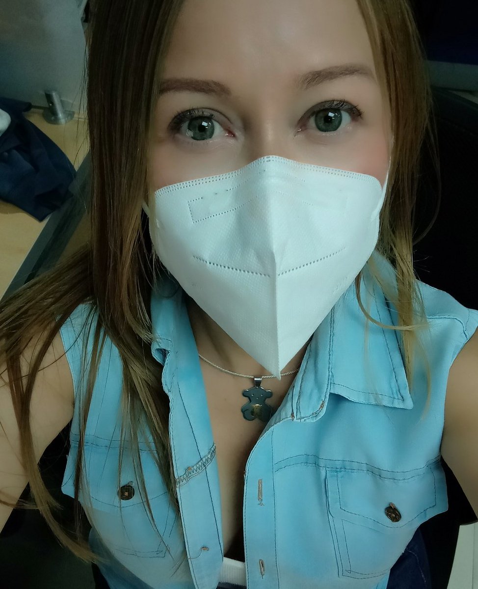 Magherito's tweet photo. Ya pasé por mascarillas de tela 😷 y quirúrgicas, ayer use la del conito de pato y definitivamente me quedo con esas 😷🦆⚡ https://t.co/AL9I1b86BE