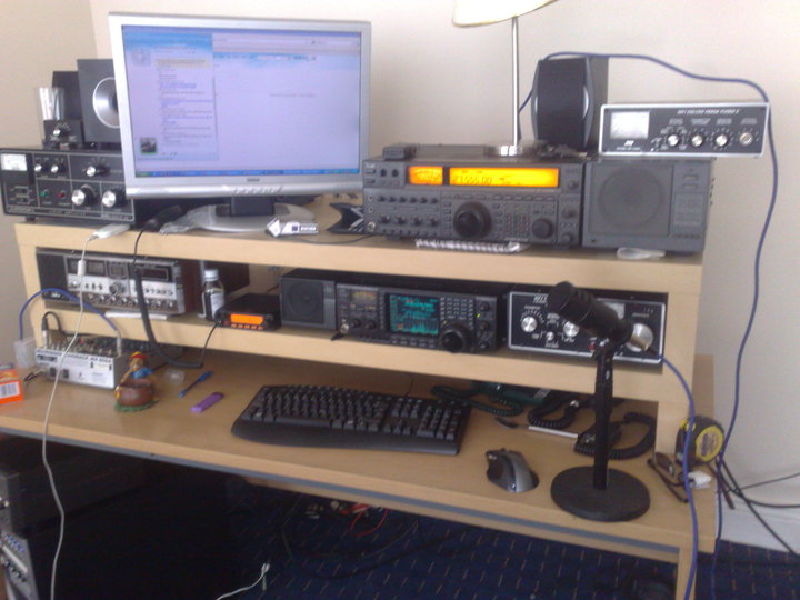 derekho64441581's tweet photo. all this equipment been damaged to stop me getting radio signals out , and they nothing is going on. https://t.co/dSAKGCEpWV