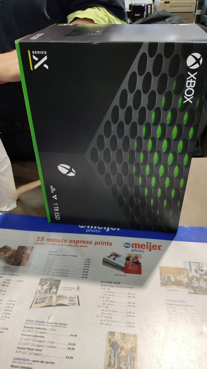riddle43's tweet photo. I go to the grocery store to pick up dinner instead I end up finding this just sitting on the shelf waiting for me to purchase it oh Happy Days 😃😃😃😃☺️😃 https://t.co/MRUP7dCTBS