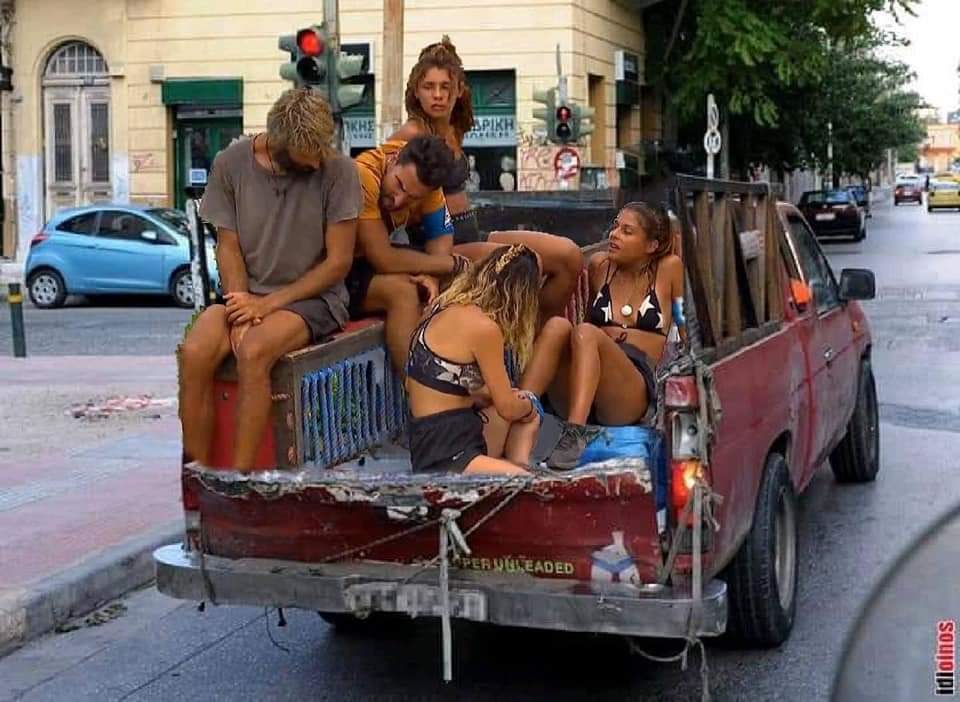 MZmpon's tweet photo. Ο παλιατζής..όλα τα παλιό σίδερα μαζεύει ο παλιατζής... #survivorGR https://t.co/TxsH7sZd1Q