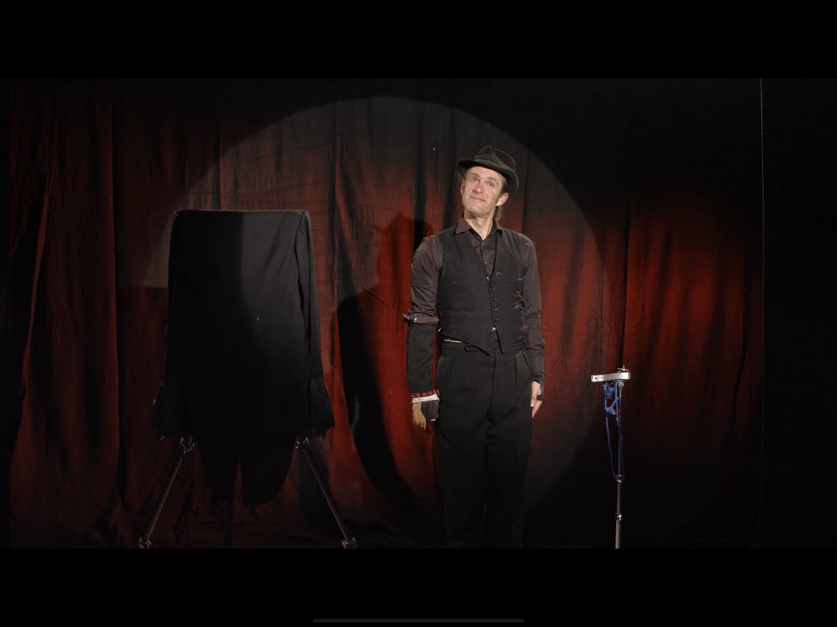 I’m puppeteering in my favourite show - Suitcase Circus- this Sunday 11am, <a href="/LittleATheatre/">Little Angel Theatre</a> YouTube Channel. Filmed beautifully <a href="/StudioKixLondon/">Studio Kix London</a> .  youtube.com/watch?v=1cpZQc…
<a href="/foldedfeather/">Folded Feather</a>