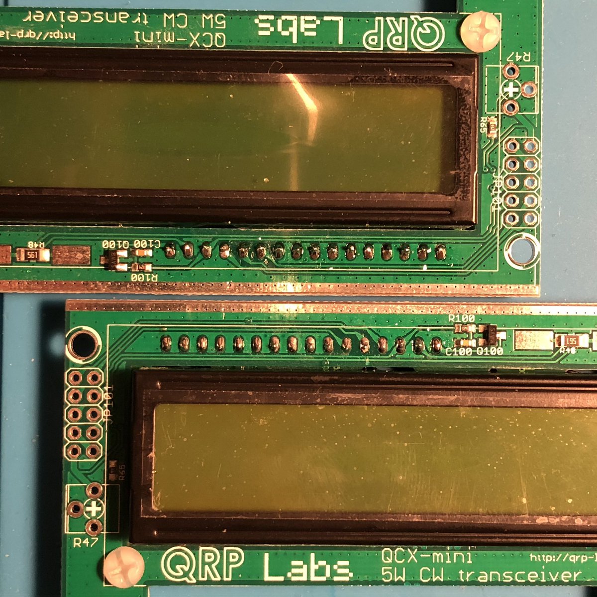 ea4aat's tweet photo. Los displays LCD en su sitio tras la soldadura con pines sobrantes de componentes through-hole. Bastante decente pienso 🤔 https://t.co/Bcd8nomhOF