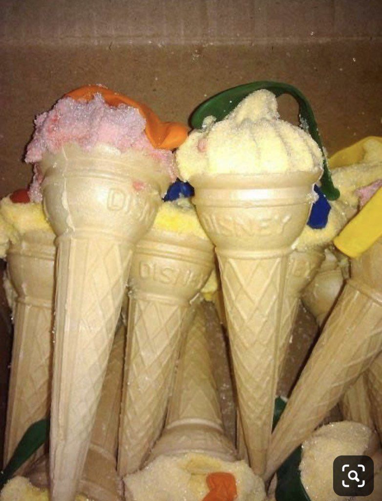 Cones recheados com maria mole e marshmallow